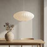 Suspension japandi ovale artisanale en soie naturelle, luminaire au design japandi