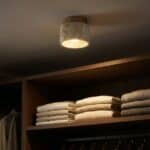Plafonnier Japandi cylindrique pierre et bois naturel, luminaire au design japandi