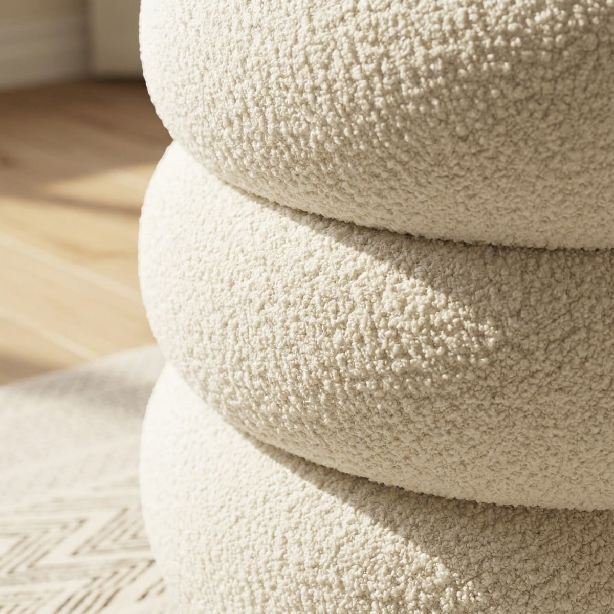 Pouf Japandi bouclette beige style minimaliste, décoration d'intérieur style japandi