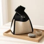 Mini sac kinchaku japonais tricot bicolore femme — style japandi