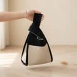 Mini sac kinchaku japonais tricot bicolore femme — style japandi