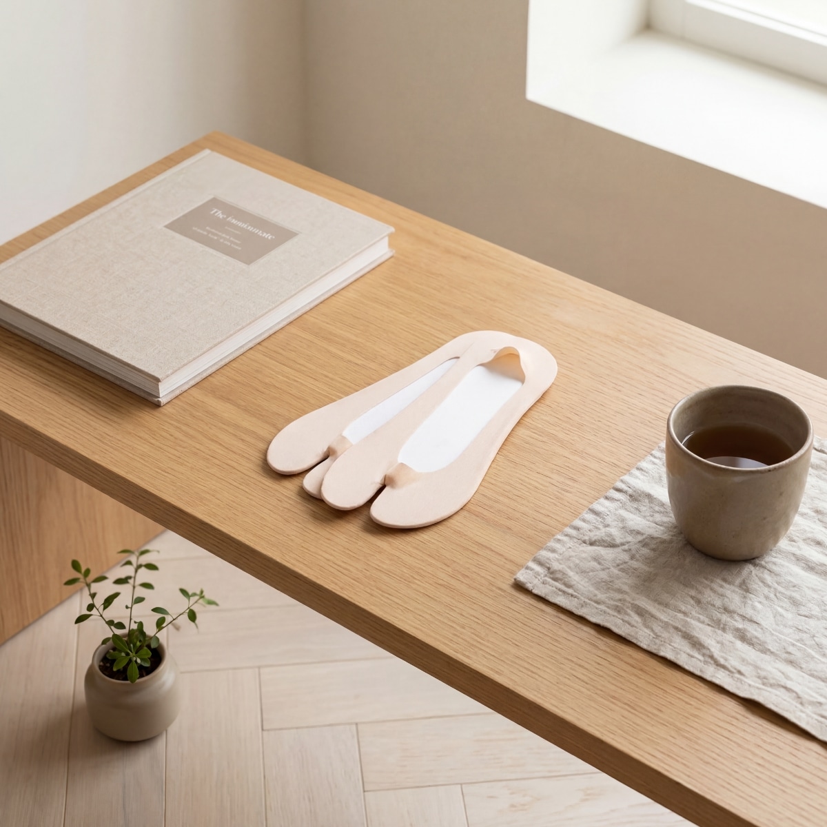 Chaussettes japonaises invisibles à bord coupé antidérapantes — style japandi