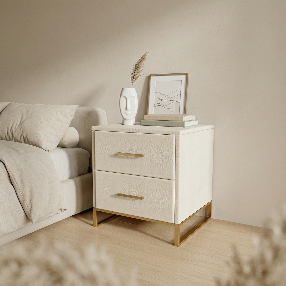 Lot de 2 tables de chevet japandi minimalistes blanches et dorées — style japandi