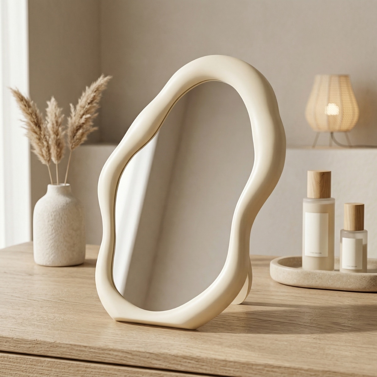 Petit miroir japandi sur pied forme organique — style japandi