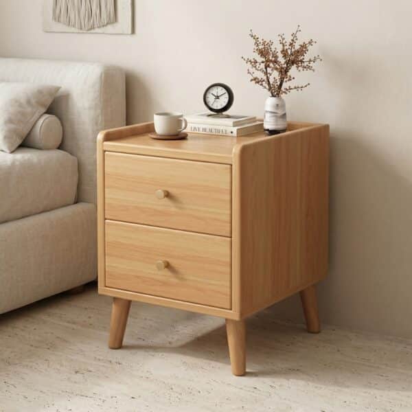 Table de chevet japandi en bois massif beige, dans une chambre minimaliste beige
